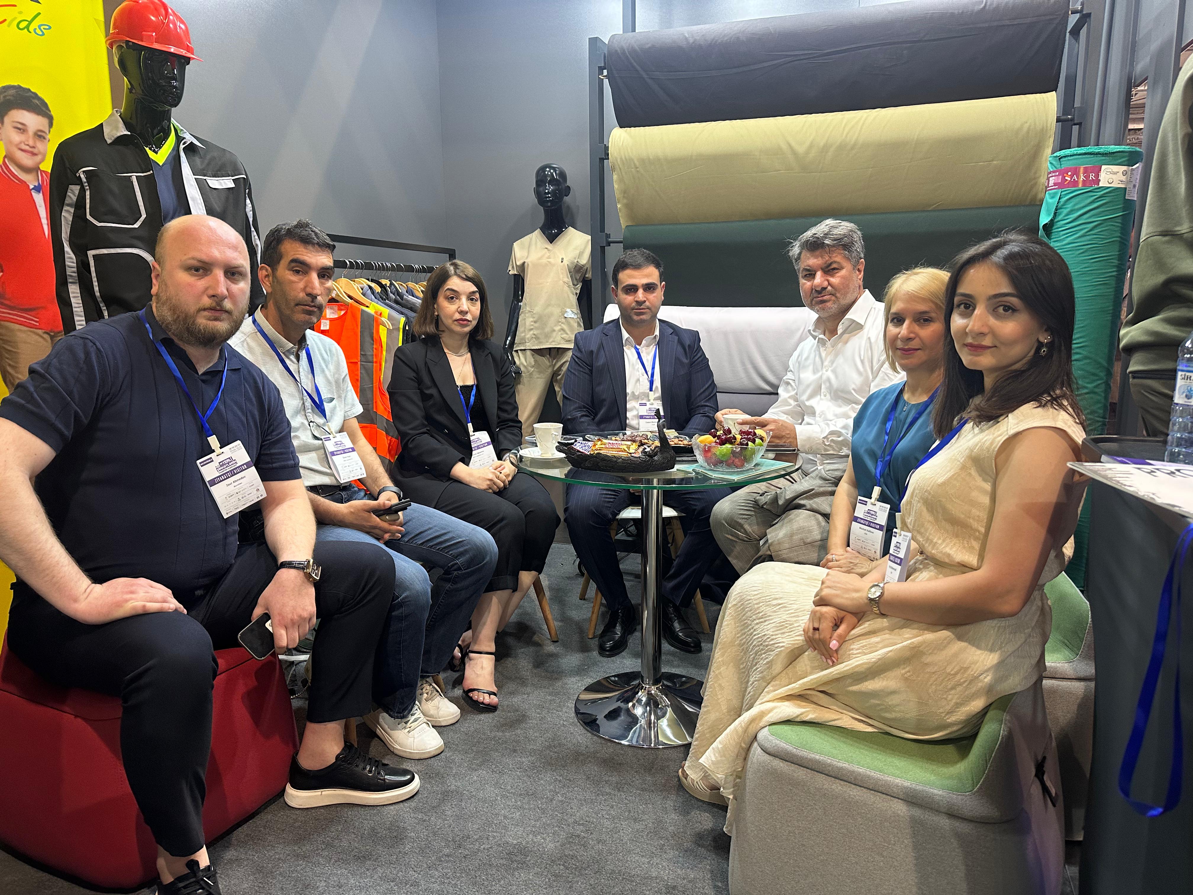 TÜİB üzvləri “Yerli Şirkətlərin Tanıtım Sərgisi”ndə iştirak edir.